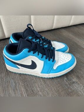 Air Jordan 1 Low UNC